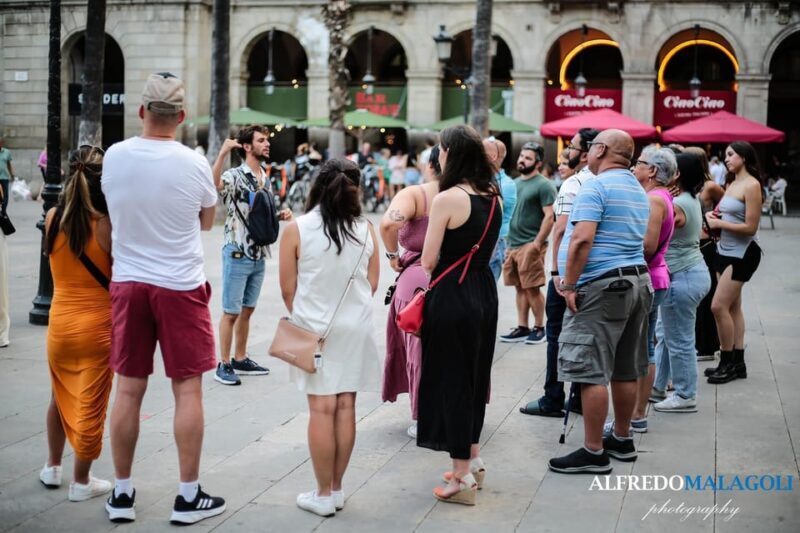 Barcelona: Old Town Guided Walking Tour - Key Points