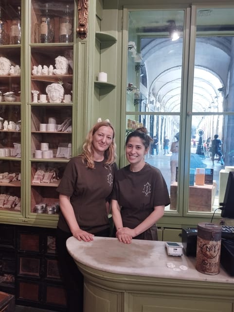 Barcelona: Old Town Historic Shops Guided Tour - Key Points