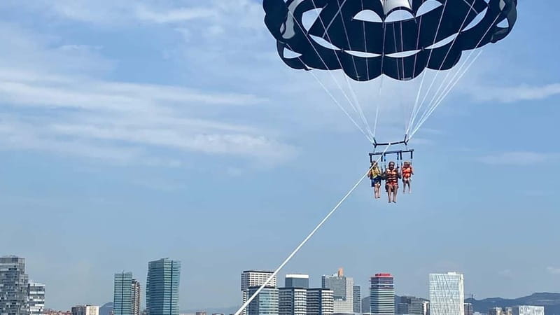 Barcelona: Parasailing with panoramic views over the sea - Practical Details and Tips