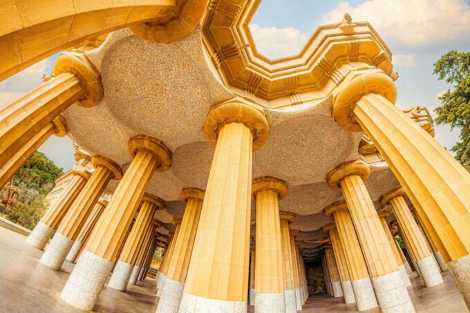 Barcelona: Park Güell Guided Tour With Fast-Track Ticket - Ascend the Dragon Staircase