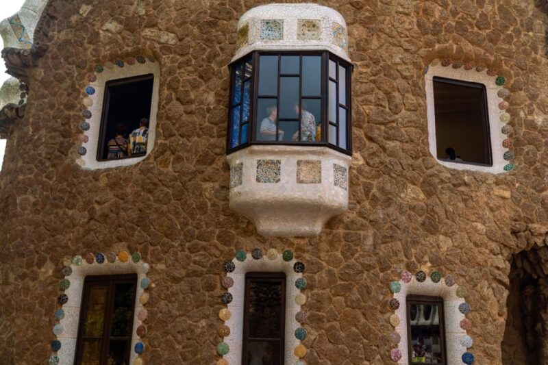 Barcelona: Park Guell Guided Tour With Skip the Line Entry - Meeting Point and Customer Feedback