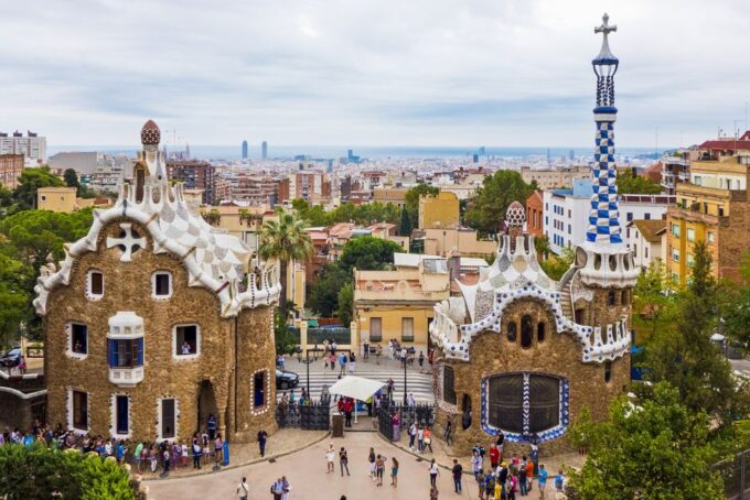 Barcelona: Park Guell Guided Tour With Skip the Line Entry - Park Guell Highlights