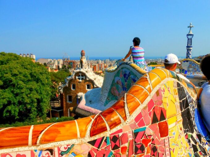 Barcelona: Park Guell Guided Tour With Skip the Line Entry - Modernisme and Art Nouveau