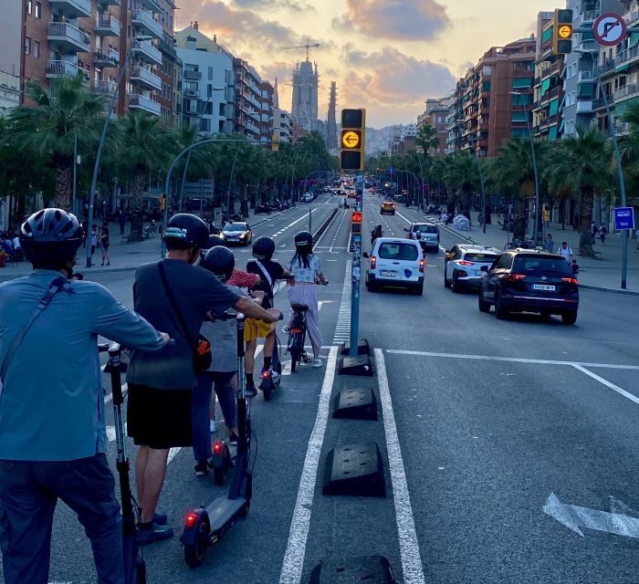 Barcelona: Private E-bike Tour or E-Scooter - Sightseeing Features