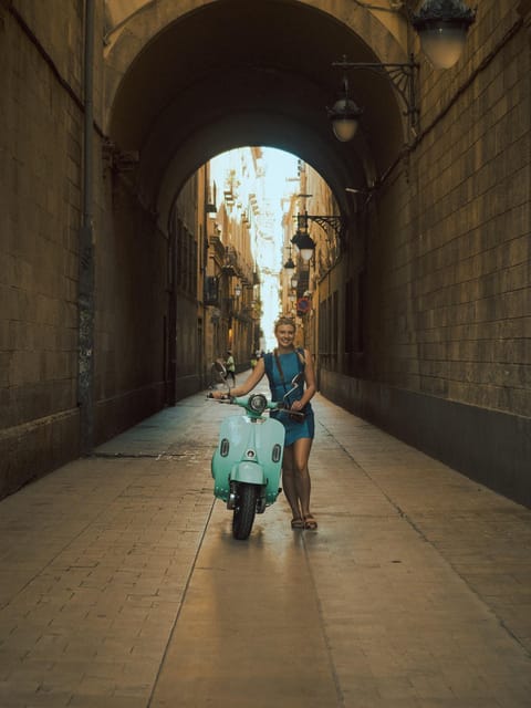 Barcelona: PRIVATE Fun Vespa City Tour With Guide - Experience Highlights