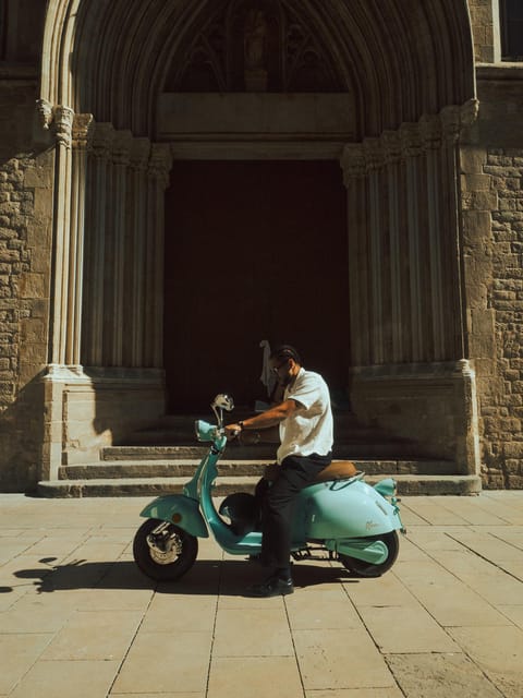 Barcelona: PRIVATE Fun Vespa City Tour With Guide - Panoramic Views From Montjuïc