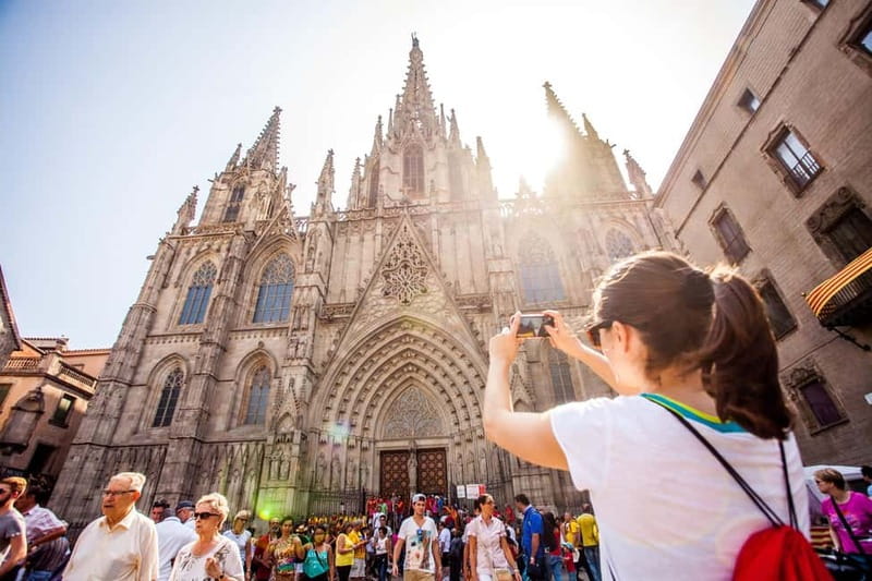 Barcelona: Private Group Bike Tour - The Highlights: Beaches, Gothic Architecture, and More