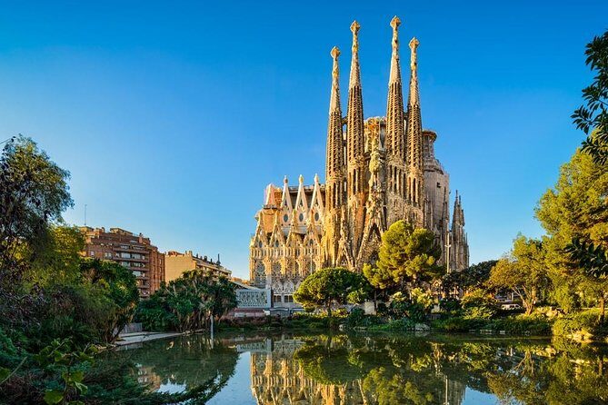 Barcelona Private Half-Day Sightseeing Tour in with Hotel Pick-up - Key Points