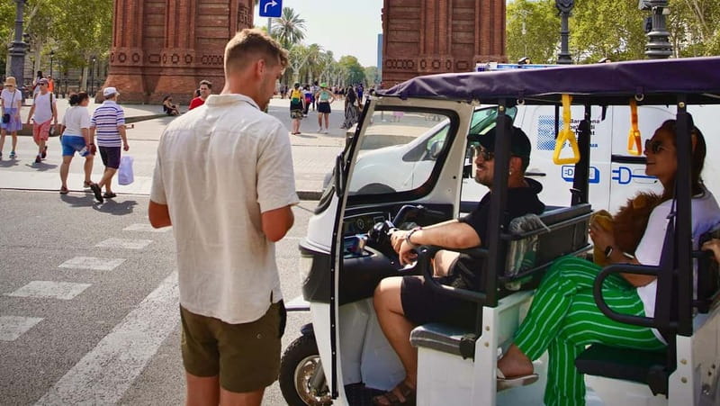Barcelona: Private Hop-On Hop-Off Lion Tuk Tuk Tour - An Introduction to the Experience