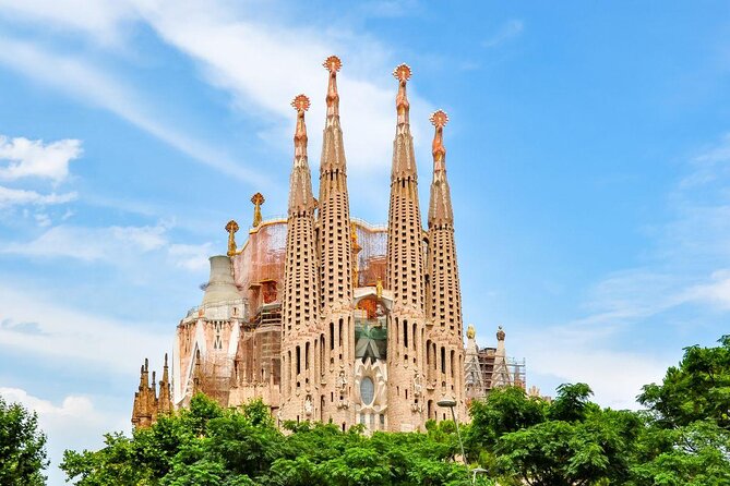 Barcelona : Private Photoshoot Outside Sagrada Familia - Good To Know