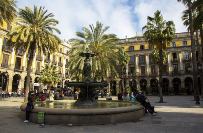 Barcelona: Private Tour of the Gothic Quarter - Exploring the Gothic Quarter