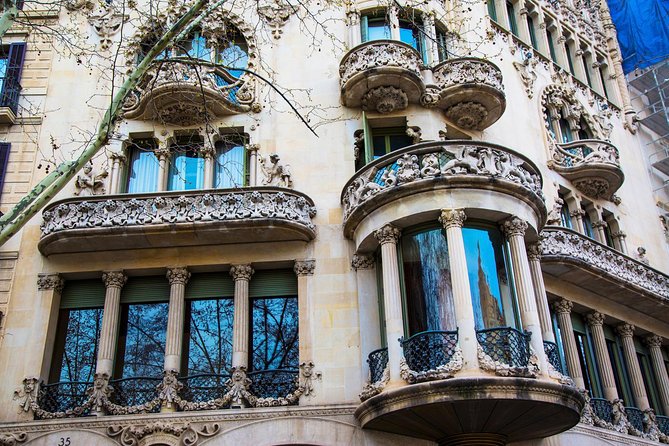 Barcelona Private Walking Tour Through the City of Gaudi - Personalized and Eco-friendly Experience