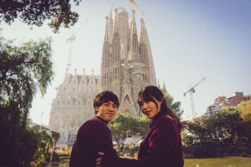 Barcelona: Professional Photoshoot Outside Sagrada Familia - Photography Experience