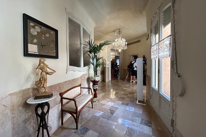 Barcelona: Reserved Entrance to Casa Mila (La Pedrera) With Audio - Nearby Attractions