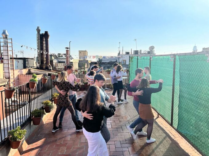Barcelona: Rooftop Tango Lesson With Drinks and Videos - Inclusions and Amenities