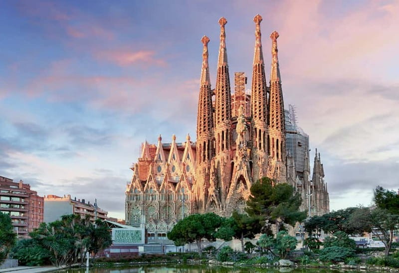 Barcelona: Sagrada Familia Evening Tour with Cava - Why We Think This Tour Offers Excellent Value