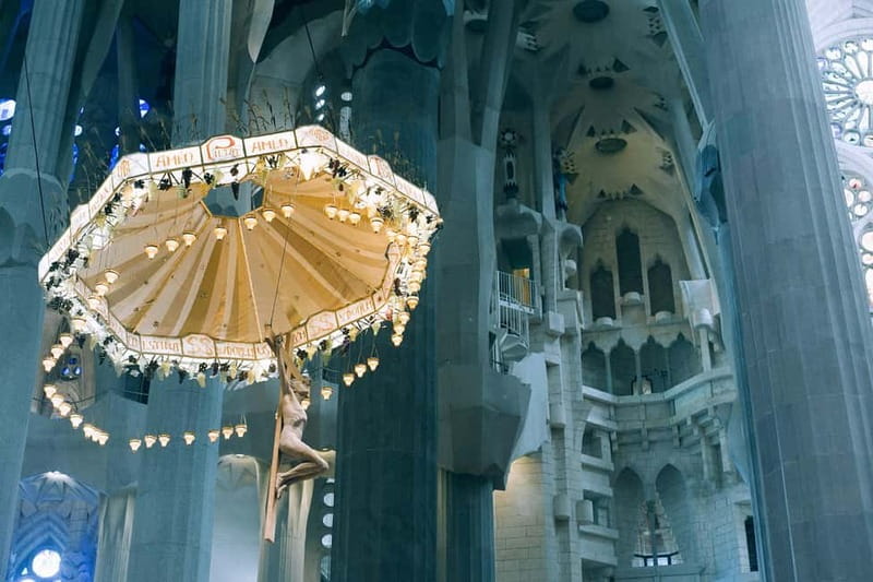 Barcelona: Sagrada Familia Guided Tour with Entry Ticket - Why This Tour Might Be Perfect for You