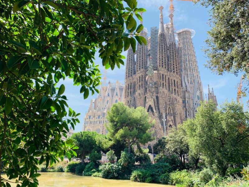 Barcelona: Sagrada Familia, La Pedrera & Cava Tasting Tour - Itinerary Highlights