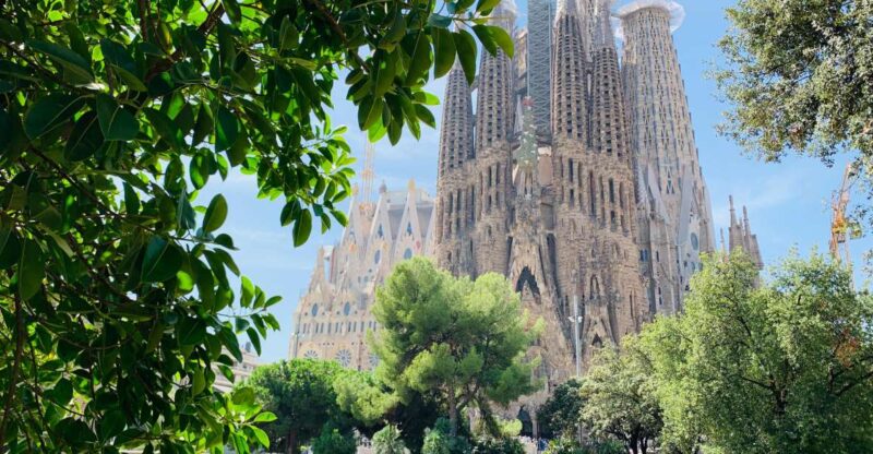 Barcelona: Sagrada Familia, La Pedrera & Cava Tasting Tour - Cava Tasting Experience