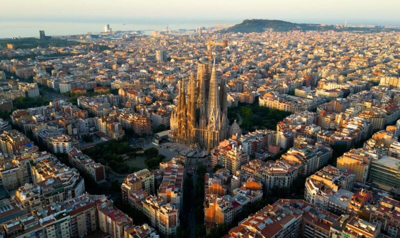 Barcelona: Sagrada Familia Skip the Line Guided Tour - Key Points