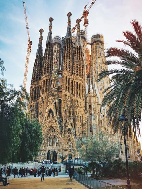 Barcelona: Sagrada Familia Skip the Line Guided Tour - Exploring the Sagrada Familia