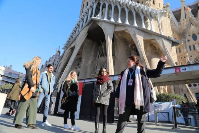 Barcelona: Sagrada Familia Skip The Line Insider Guided Tour - Personalized Attention From Knowledgeable Guides
