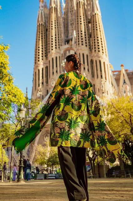 Barcelona: Sagrada Familia Skip-the-Line Tour & Photoshoot - Accessibility and Restrictions