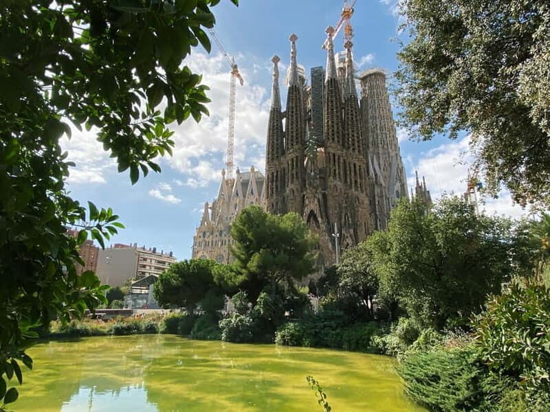 Barcelona: Sagrada Familia Skip-the-line Tour with Guide - An Overview of the Tour Experience