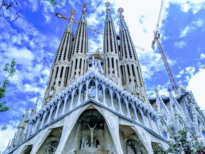 Barcelona: Sagrada Familia Skip The Line Tour with Tickets - Interior Highlights: Why It’s a Visual Feast