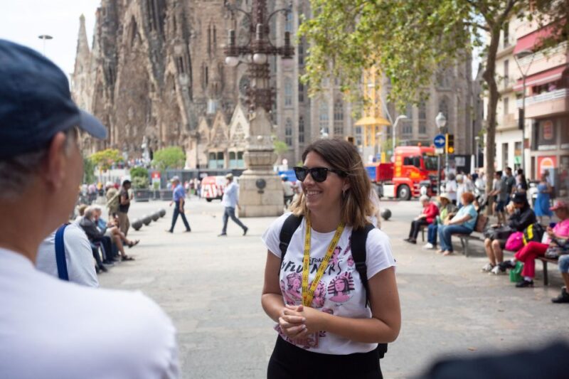 Barcelona: Sagrada Familia Small Group Guided Tour - Architectural Wonders of Sagrada Familia