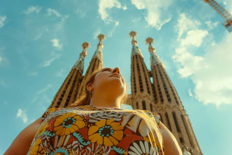 Barcelona: Sagrada Familia Tour with Skip-the-Line Tickets - Key Points