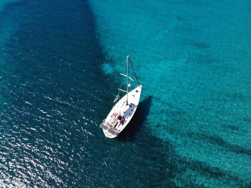 Barcelona: Sailing tours with open bar and snacks - FAQ