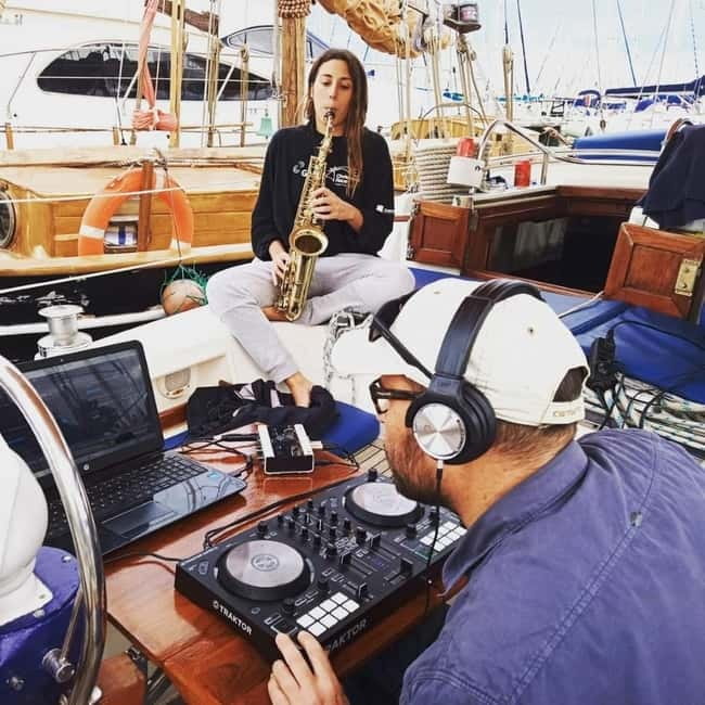 Barcelona: Sailing Trip with Snacks and Drinks - Exploring the Experience in Detail