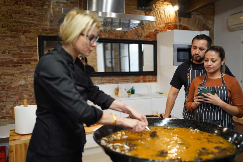 Barcelona: Seafood Paella Cooking Class & Boqueria Market - Visiting La Boqueria Market