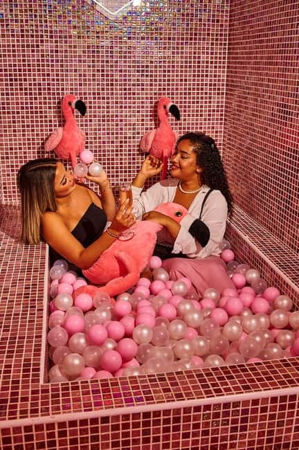 Barcelona: Sensory Dinner Signature Cocktail and Live Show - Key Points