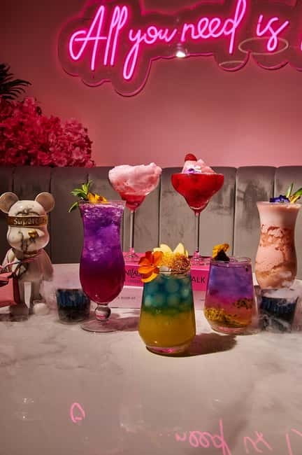 Barcelona: Sensory Dinner Signature Cocktail and Live Show - A Genuine Look at the Experience