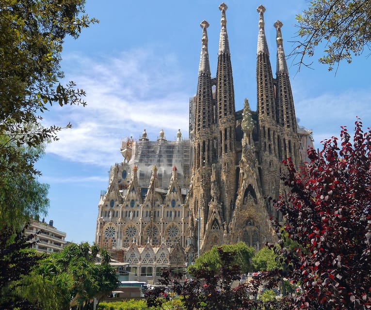 Barcelona: Sightseeing With Private Tour & Transportation - Park Güell and Sagrada Familia