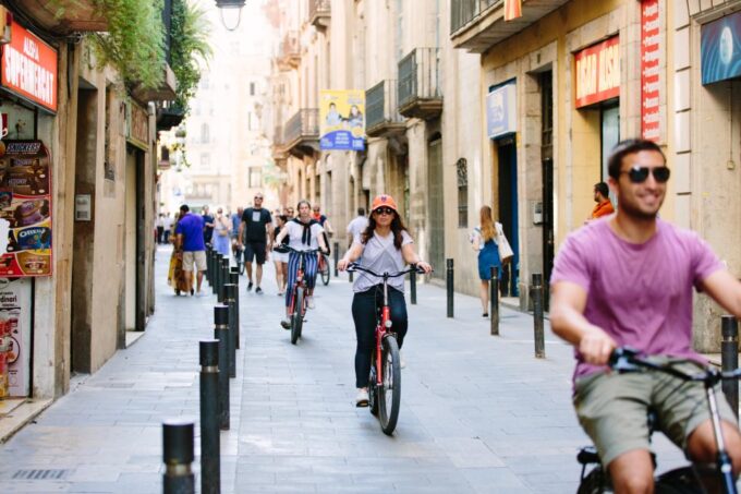 Barcelona Small Group Guided Bike Tour - Group Size