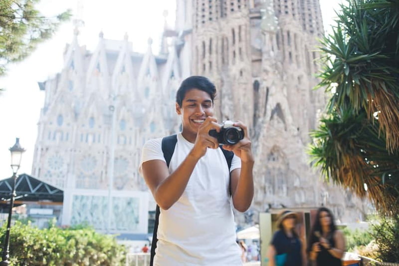 Barcelona: Small-Group Sagrada Familia Fully Guided Tour - Who Is This Tour Best For?