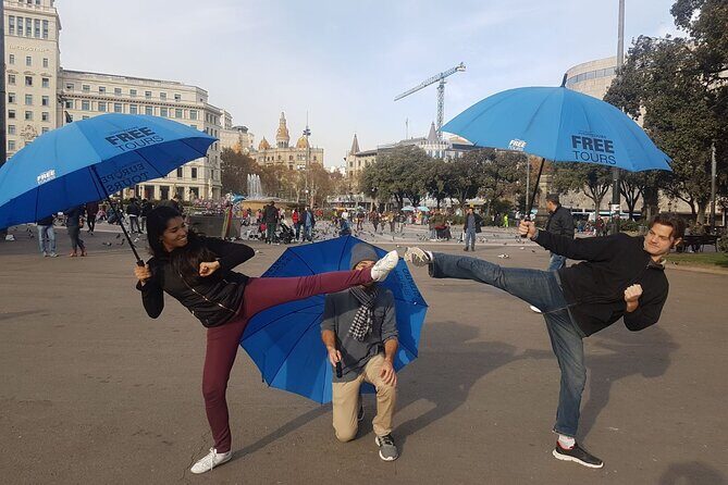 Barcelona Street Art, Graffiti and Tapas Tour - Key Points