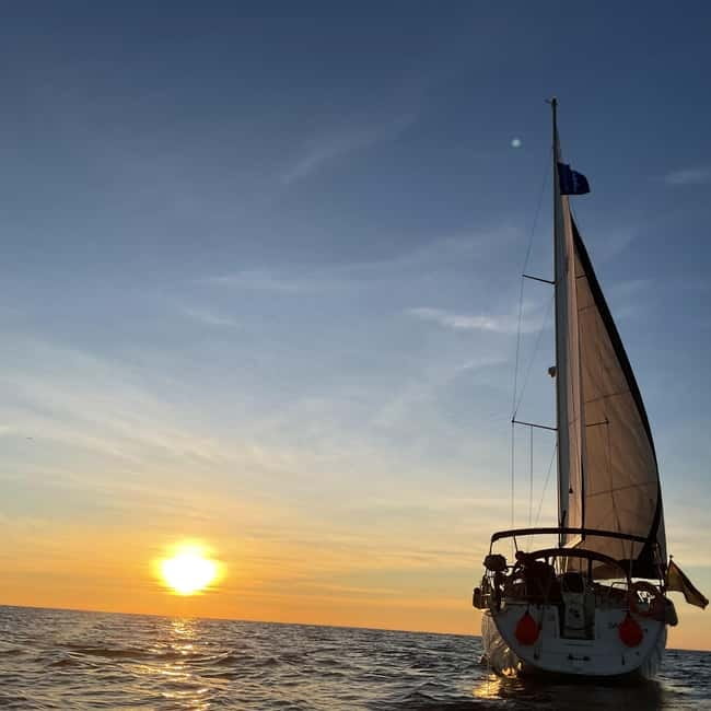 Barcelona Sunset Sailing with Yacht Sashi - Key Points