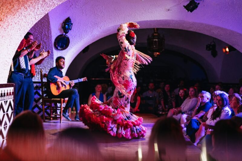 Barcelona: Tablao Flamenco Cordobes Show and Drink in Rambla - Key Points
