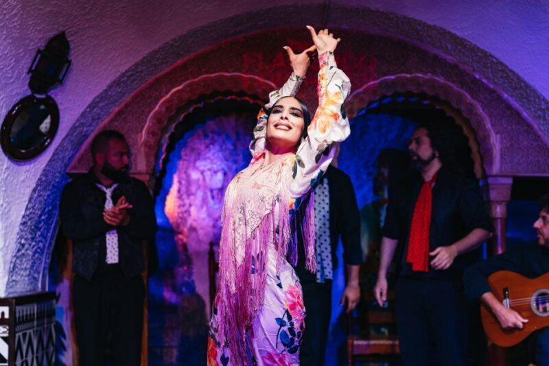 Barcelona: Tablao Flamenco Cordobes Show and Drink in Rambla - Culinary Experiences