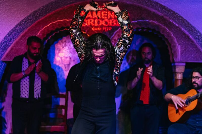 Barcelona: Tablao Flamenco Cordobes Show and Drink in Rambla - Venue and Accessibility