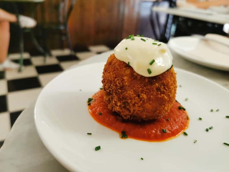 Barcelona: Tapas and Wine at the Hidden Bodegas Experience - Who Is This Tour Best For?