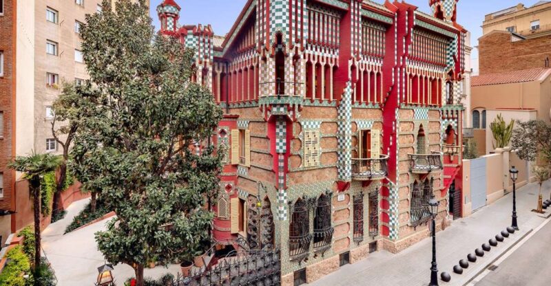 Barcelona: The 3 Gaudí Houses Tour - Key Points
