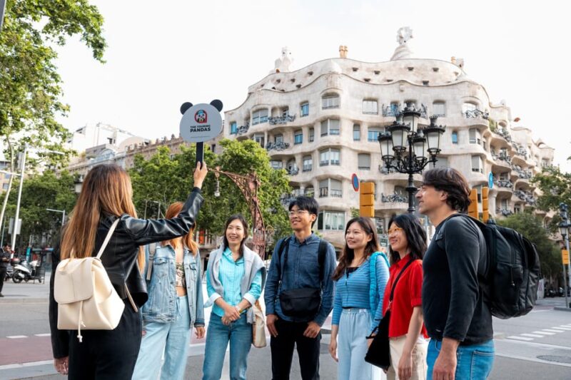 Barcelona: The 3 Gaudí Houses Tour - Itinerary Details