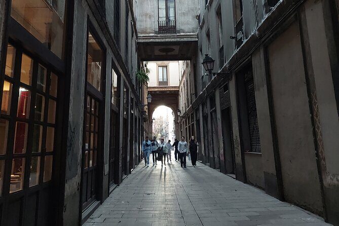 Barcelona Tour And Photoshoot in Gothic Quarter - Practical Considerations: What to Know Before Booking