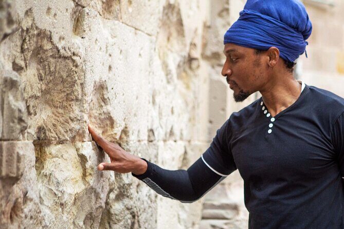 Barcelona Tour And Photoshoot in Gothic Quarter - Why This Tour Offers Great Value