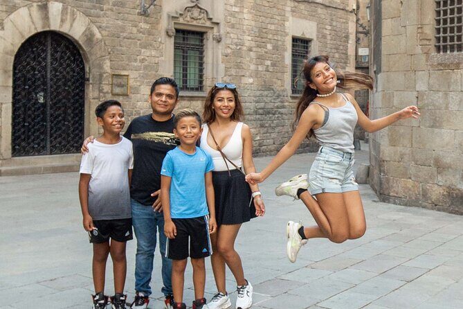 Barcelona Tour And Photoshoot in Gothic Quarter - Who Will Love This Experience?